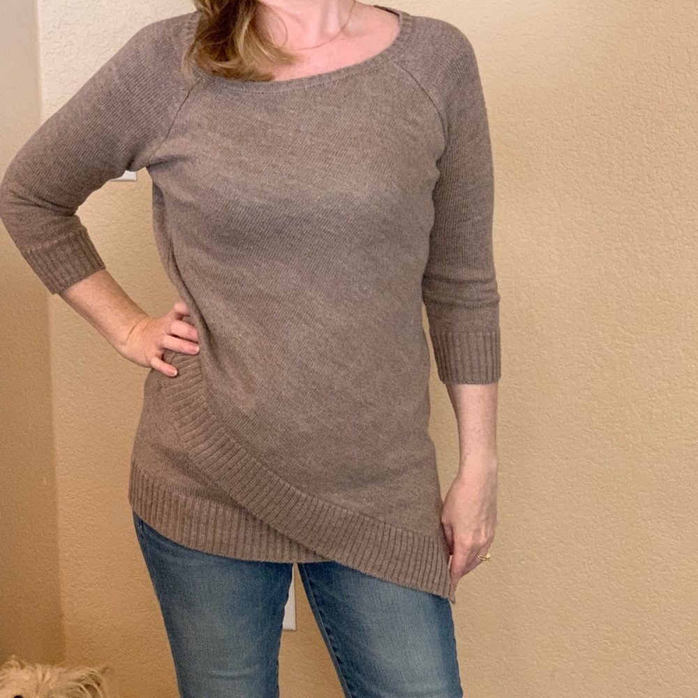 Cute fall sweater with half length sleeves